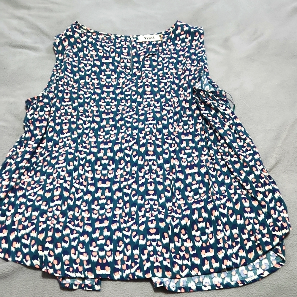 Verse sleeveless, v-neck top